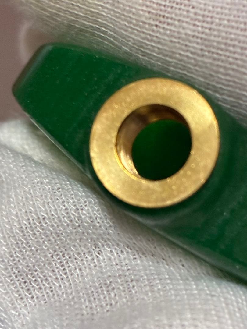 中国美術品　ヒスイ鼻煙壺　翡翠小瓶　時代物　唐物