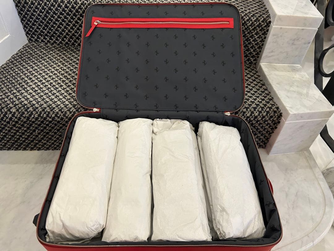 【新品未使用】フェラーリ キャリーケース