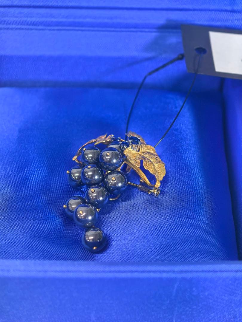 石川暢子 ISHIKAWA NOBUKOアズタイム 葡萄 ブローチ　箱付