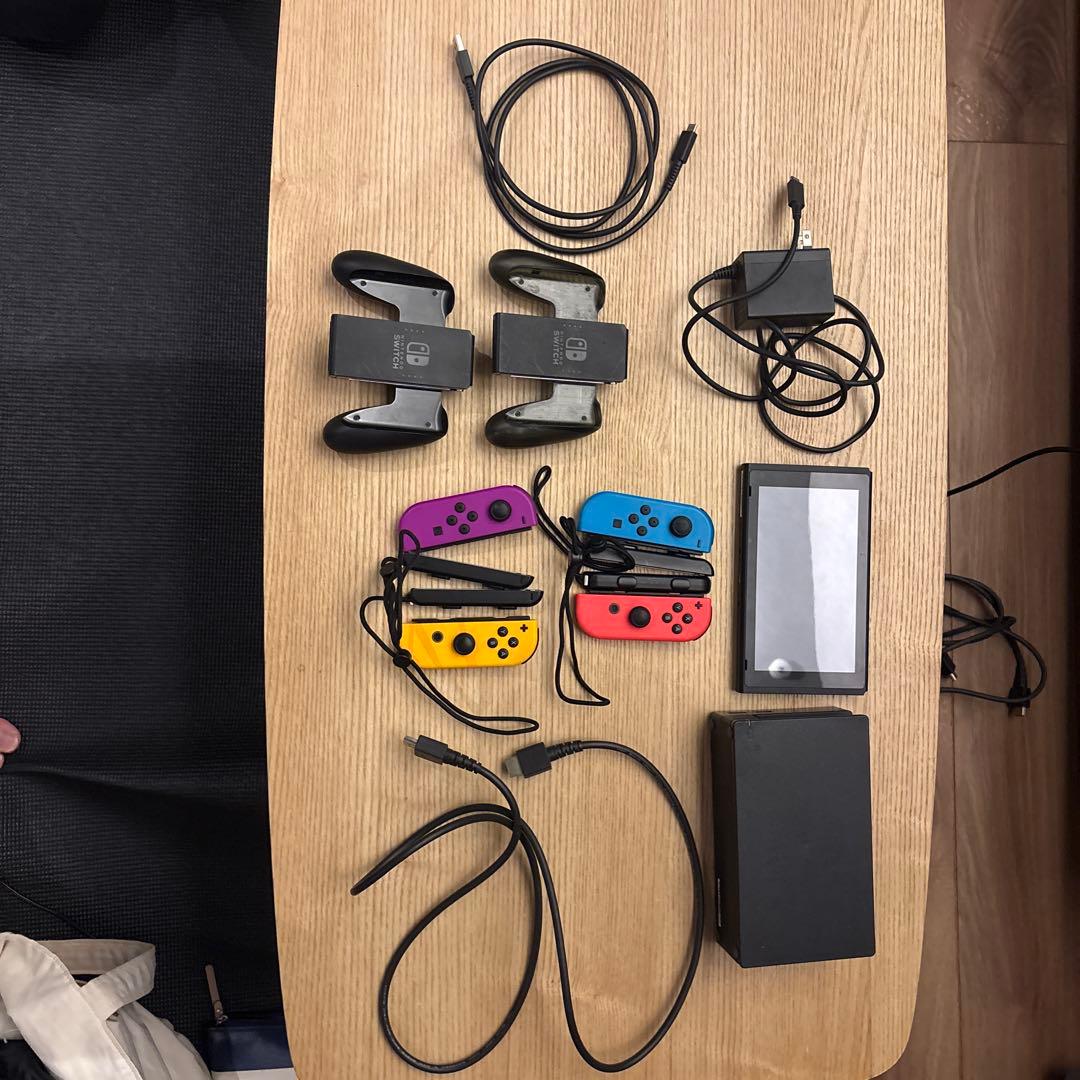 Nintendo Switch コントローラー2セット（１つは充電機能付き）箱無