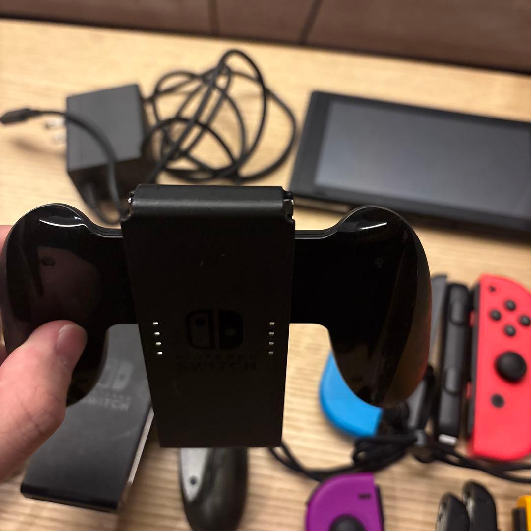 Nintendo Switch コントローラー2セット（１つは充電機能付き）箱無