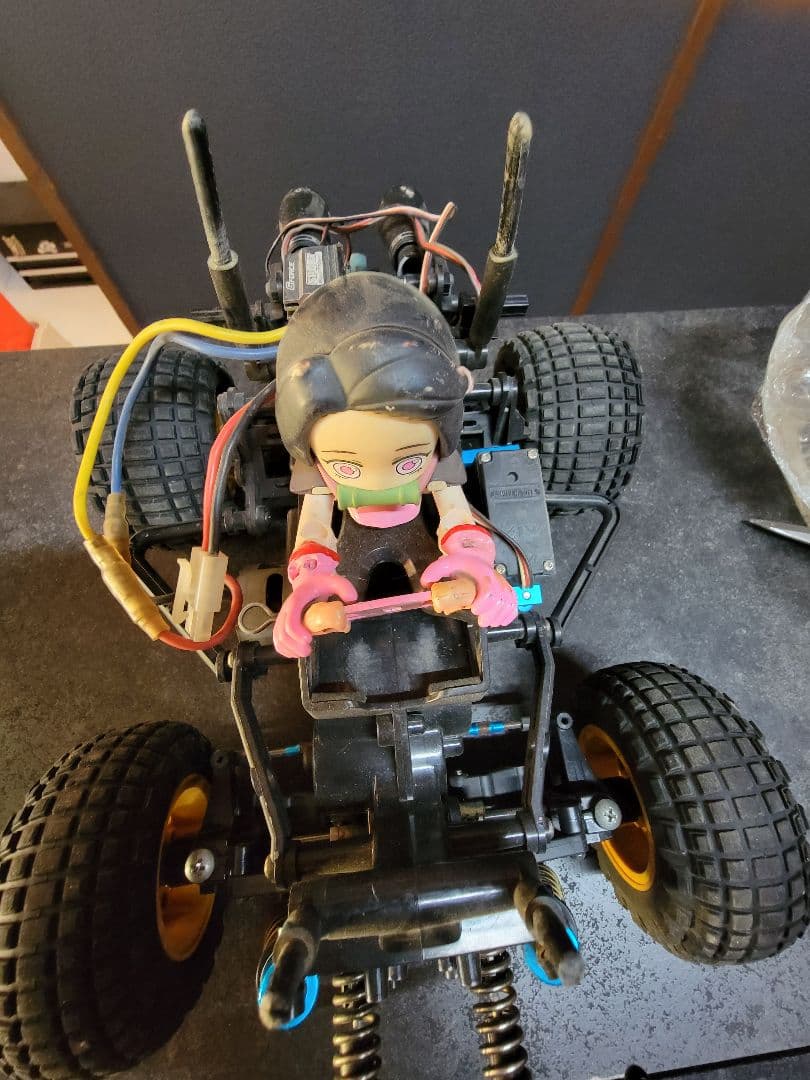 フィギュア付きオフロードRCカー