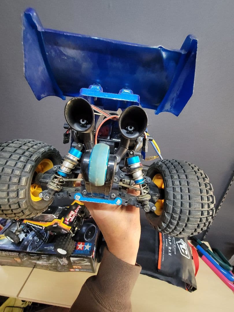 フィギュア付きオフロードRCカー