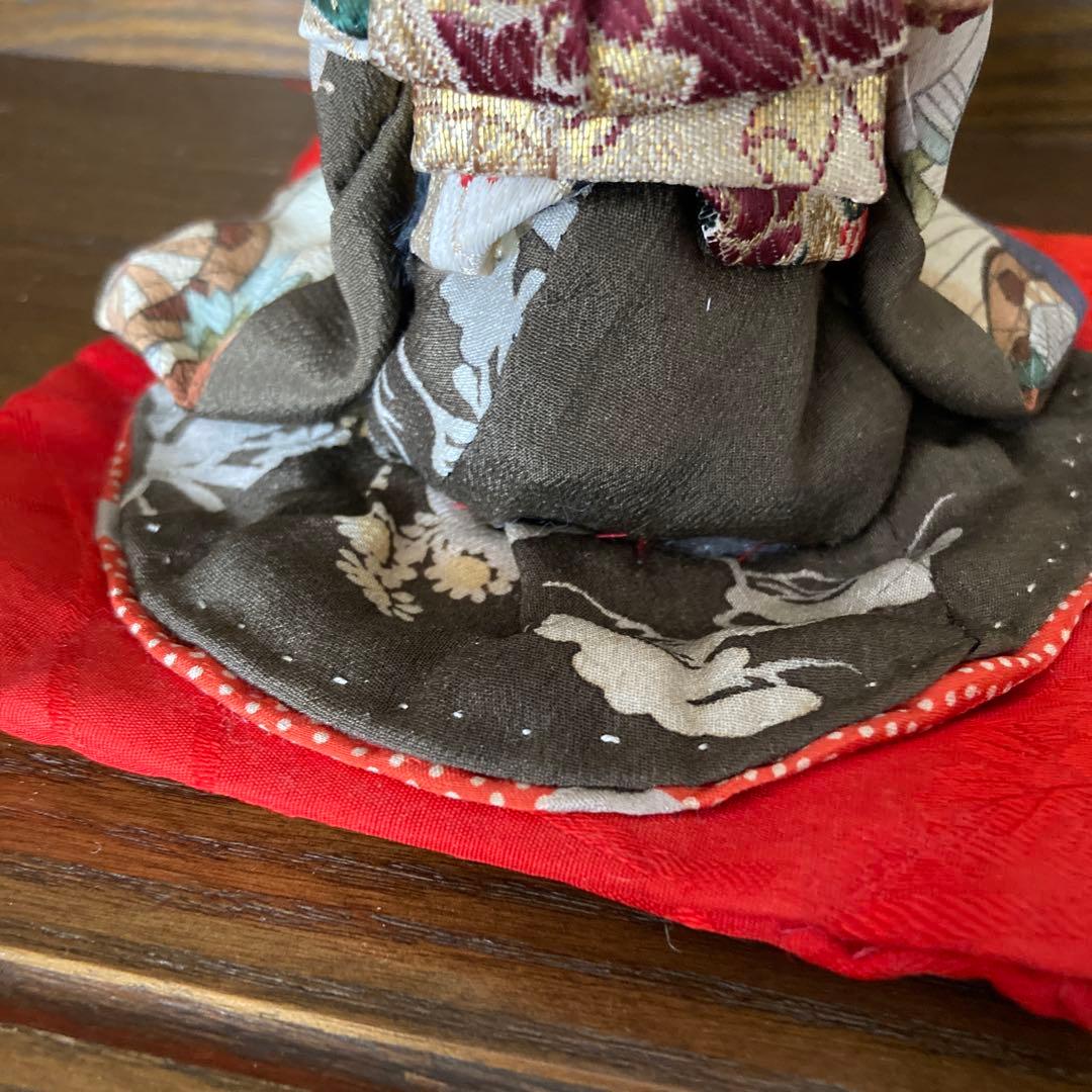 着物を着たウサギの人形