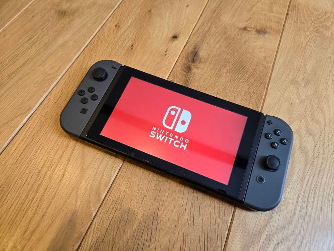 Nintendo Switch 本体(Joy-Conグレー) セミハードケース付
