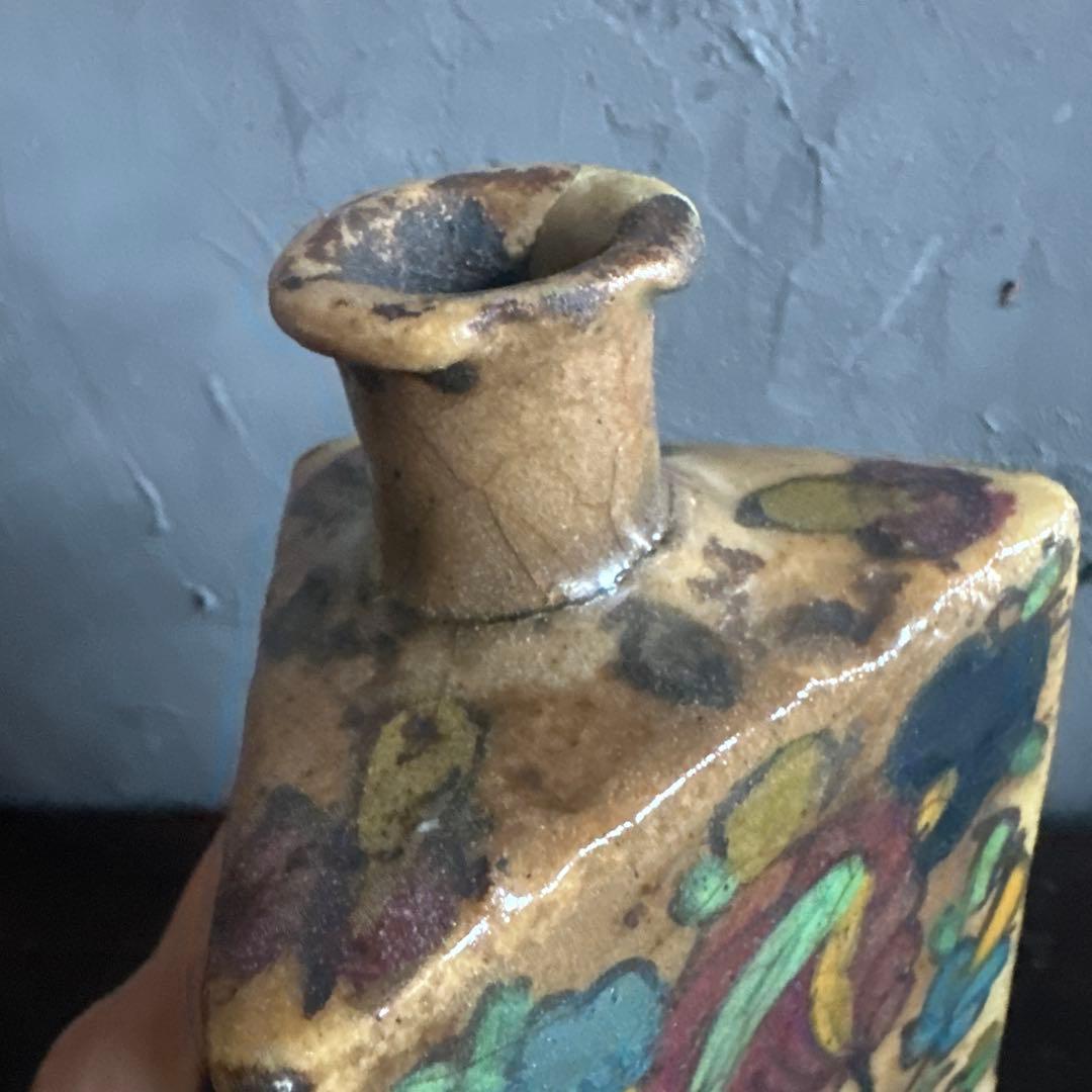 ヴィンテージ　花柄装飾の陶器瓶