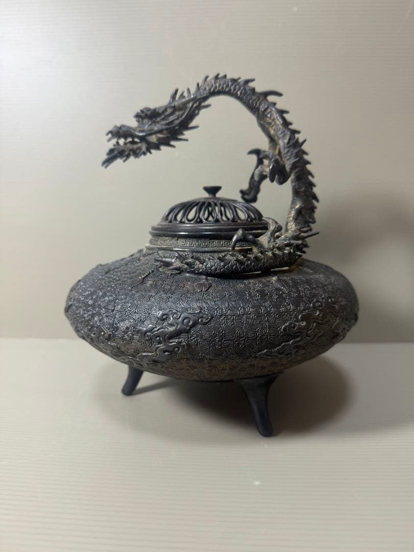 2069 高岡銅器　金工師 米田秀保 造  蝋型鋳銅 立龍提手 瓔珞雲図 香炉