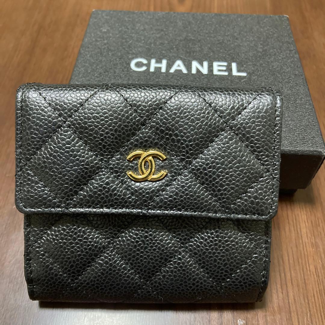 ノベルティCHANEL ブラック キルティング二つ折り財布