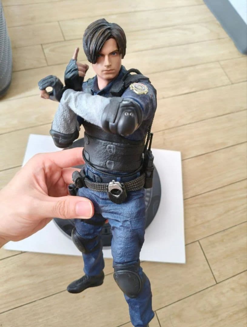 バイオハザード レオン RE フィギュア BIOHAZARD