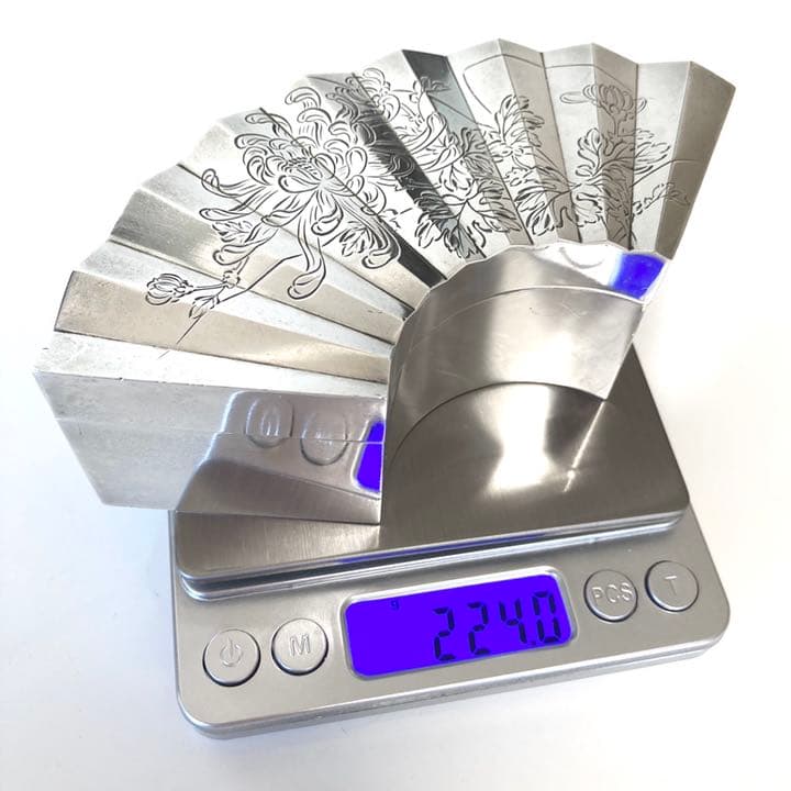 純銀製　扇型　菊文様　小物入れ