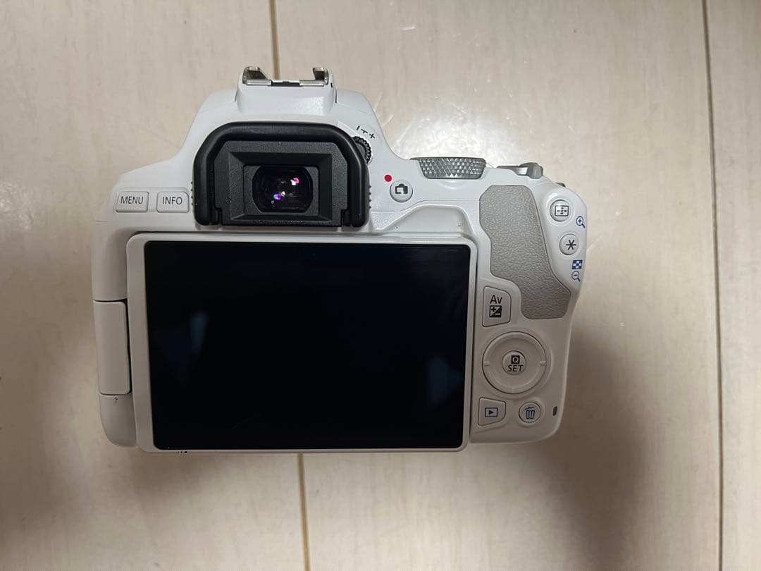 Canon EOS Kiss X10 ボディ（デジタル一眼レフカメラ）