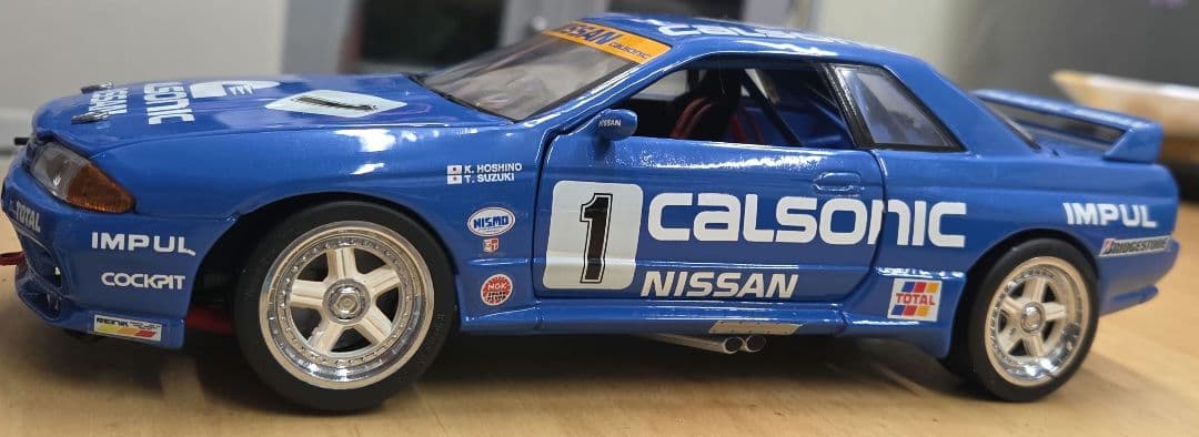 Calsonic Nissan スカイラインGT-R 1/18