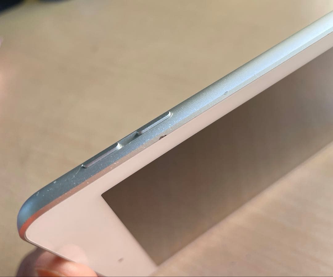 iPad 第6世代　A1893　Wi-Fiモデル　シルバー　32GB #2