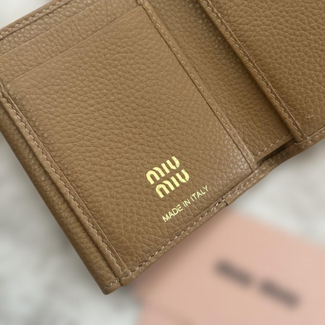 miu miu♡ヴィッテロダイノレザーフラップ付折りミニ財布♡ブラウン