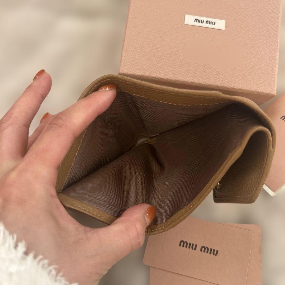 miu miu♡ヴィッテロダイノレザーフラップ付折りミニ財布♡ブラウン