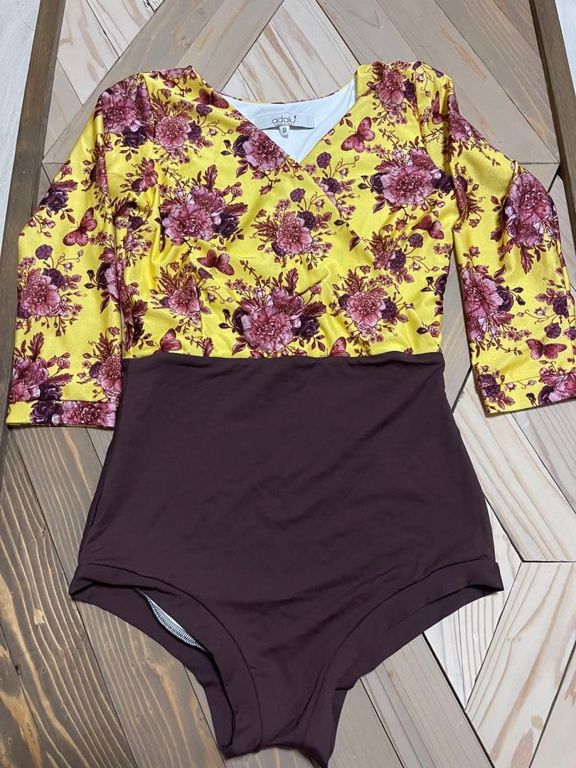 新品未使用品アダルadaluカシュクール水着