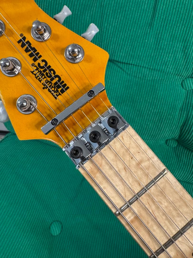 ノーブランド　MUSIC MAN EVH風　ギター