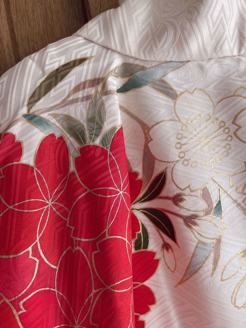 成人式振袖 晴れ着 着物一式 紗綾型 赤白桜 流水紋 純絹 金襴 170cmXL