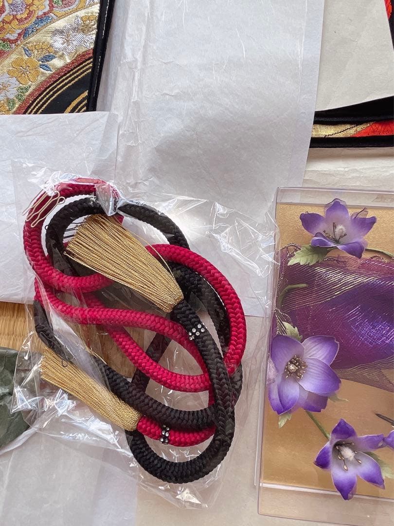 成人式振袖 晴れ着 着物一式 紗綾型 赤白桜 流水紋 純絹 金襴 170cmXL