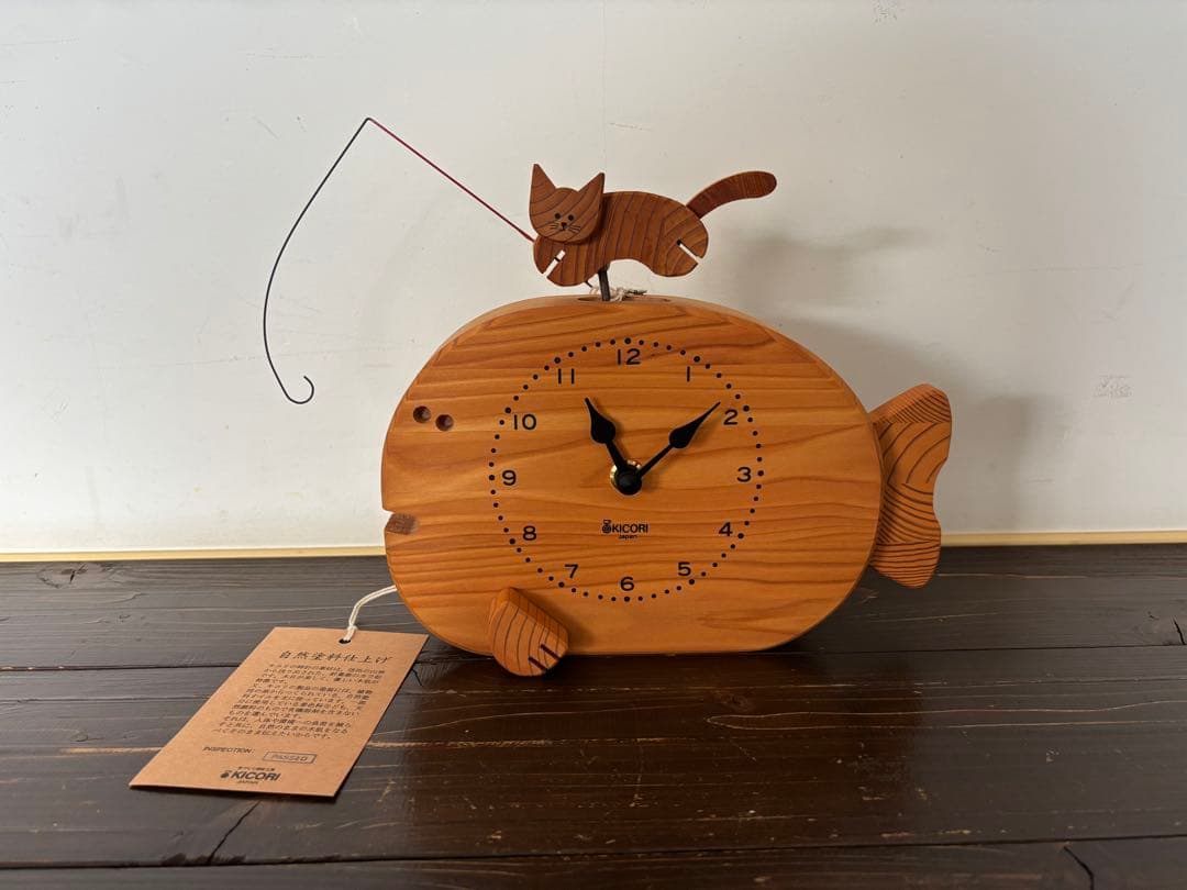キコリ・デザイン研究所 魚を釣るネコの時計 振り子時計 木の時計