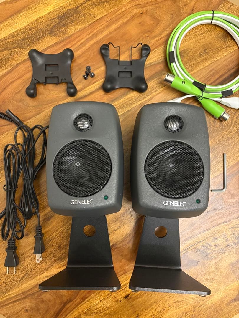 GENELEC 8010A ペア モニタースピーカー スタンドつき