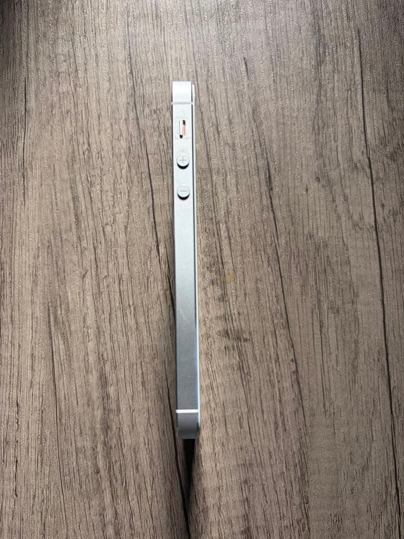 Apple iPhoneSE シルバー