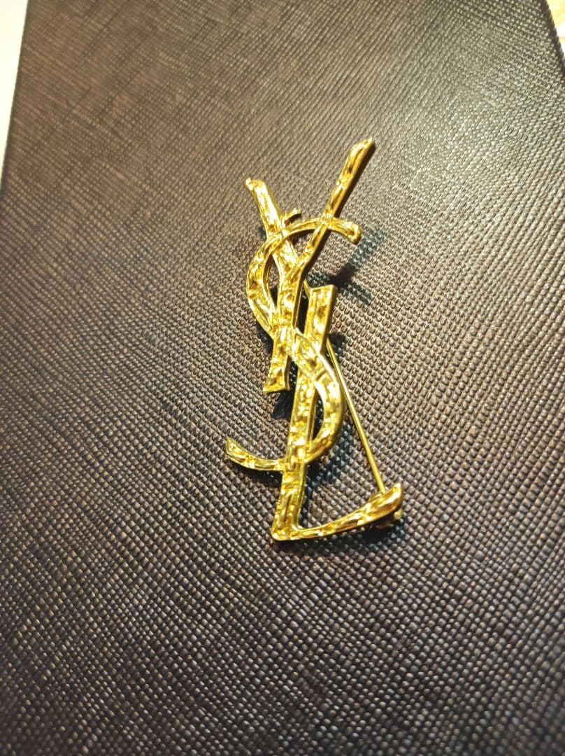 美品　Yves Saint Laurent ゴールドブローチ