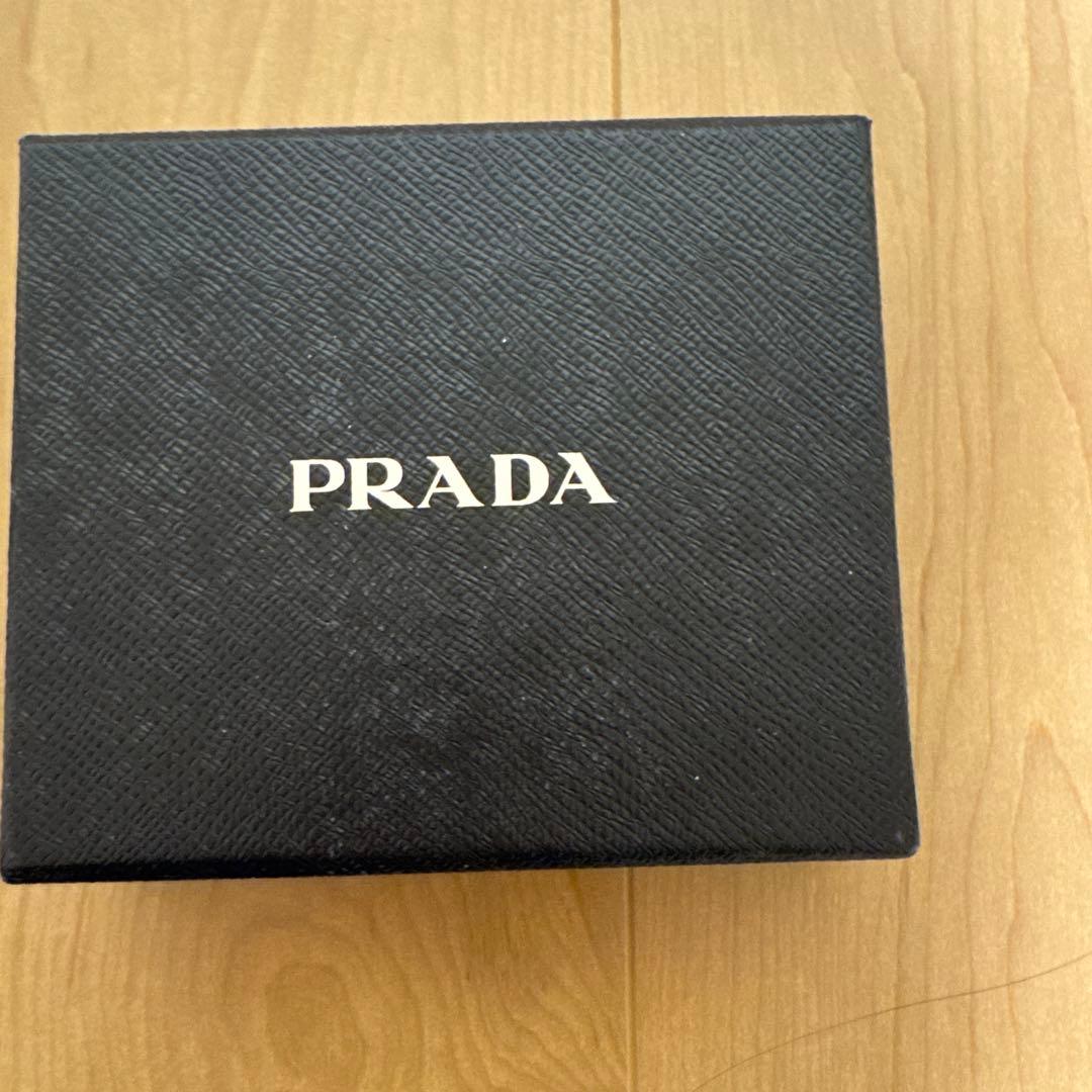 ✨特価✨ プラダ 折り財布 二つ折り 金ロゴ 型押し サフィアーノ ブルー
