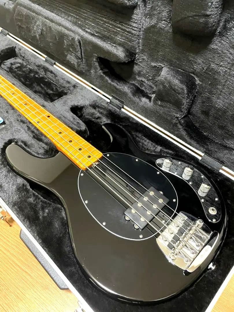 ベース ERNIE BALL MUSAN Stinray Classic Black