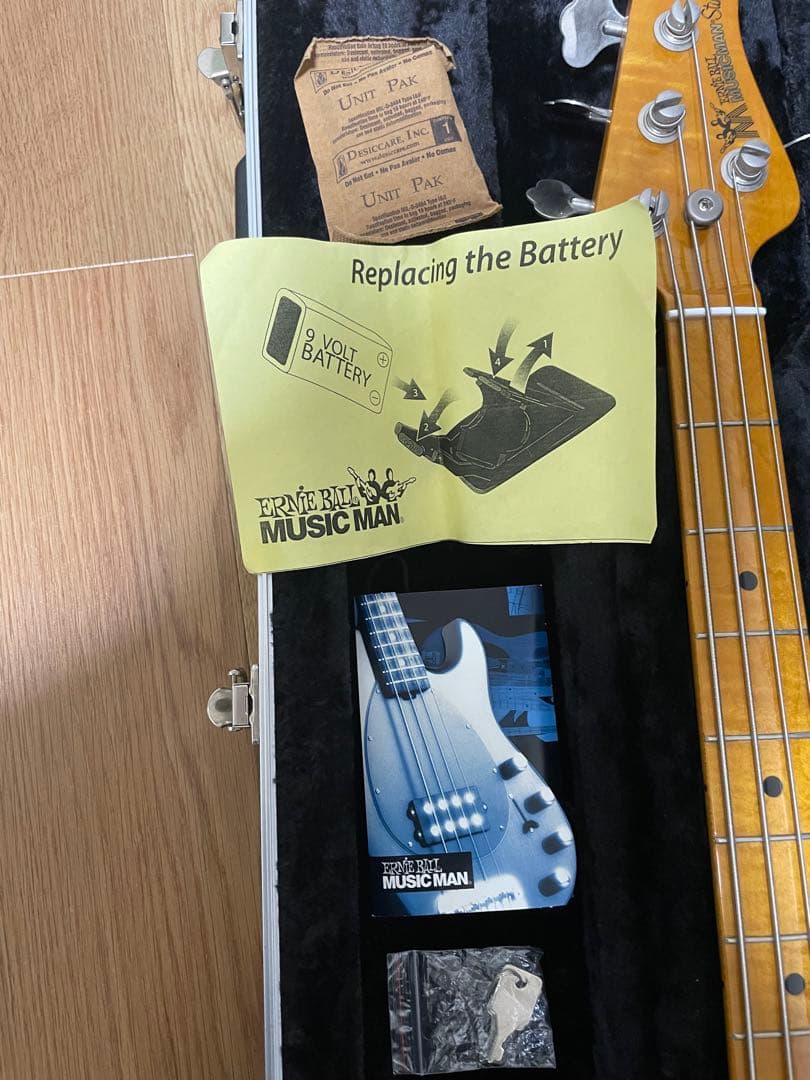 ベース ERNIE BALL MUSAN Stinray Classic Black