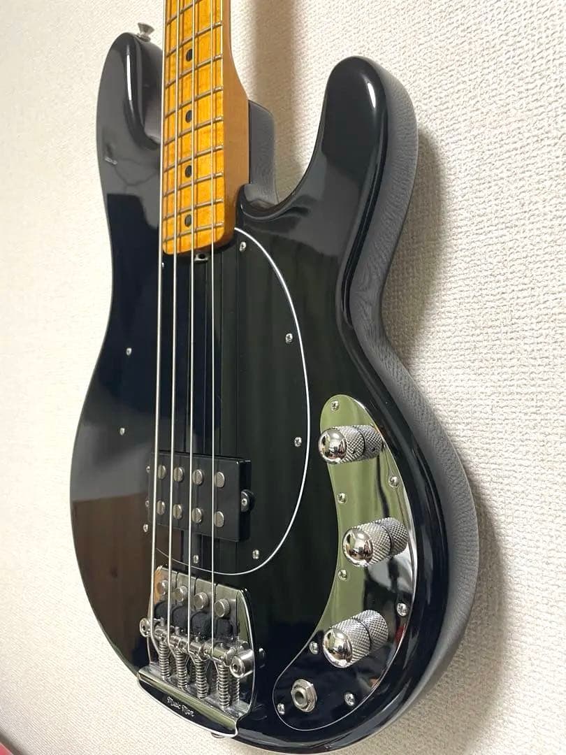 ベース ERNIE BALL MUSAN Stinray Classic Black