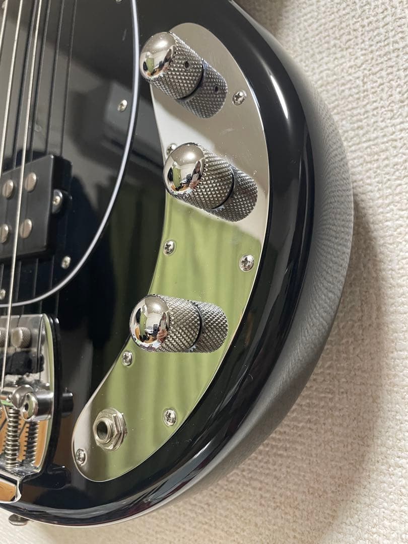 ベース ERNIE BALL MUSAN Stinray Classic Black