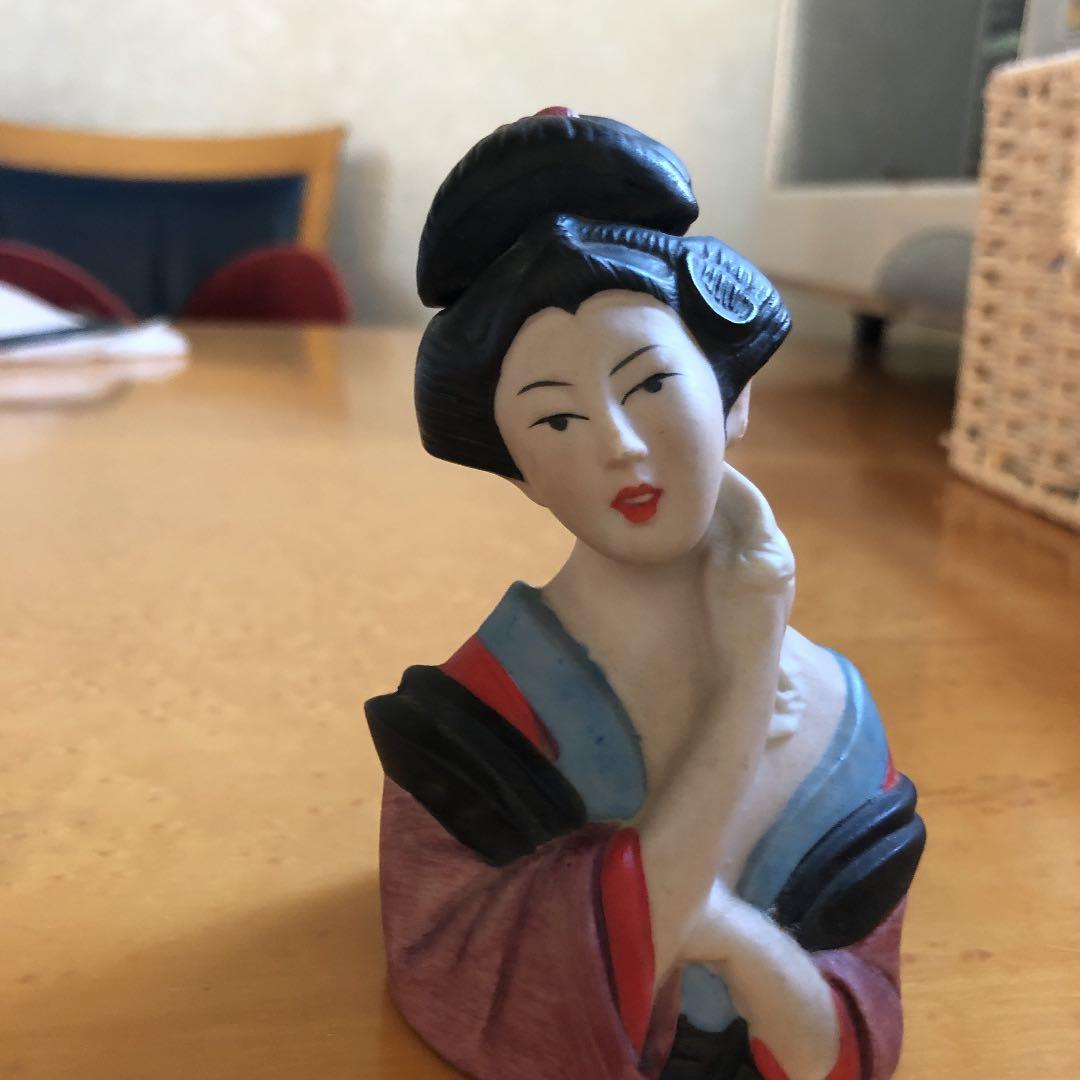 商品名は知りませんが、陶器で作成　　頭のまげ部分が外れて液体が入ります