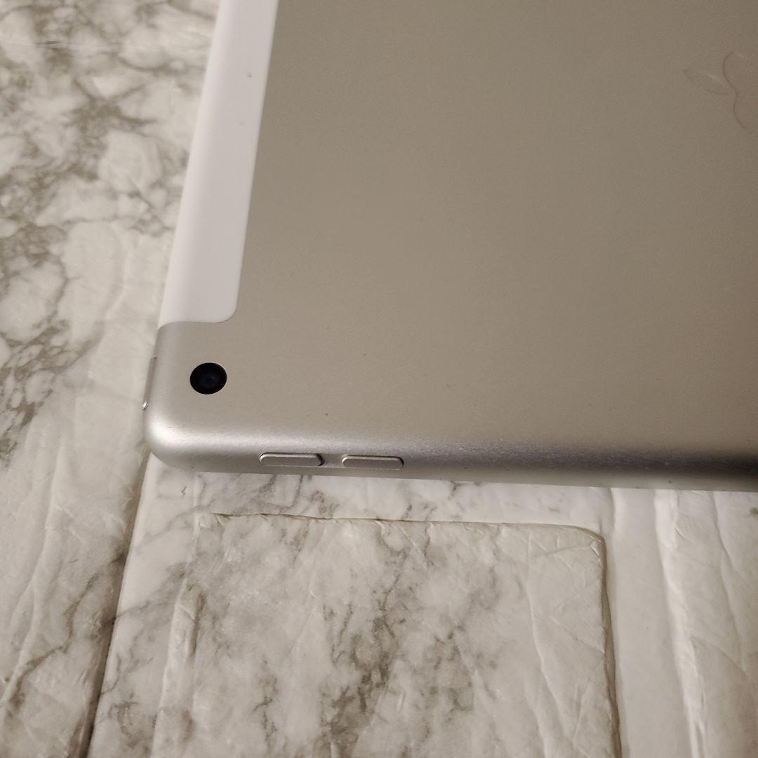 235 iPad 7世代 128GB SIMフリー シルバー