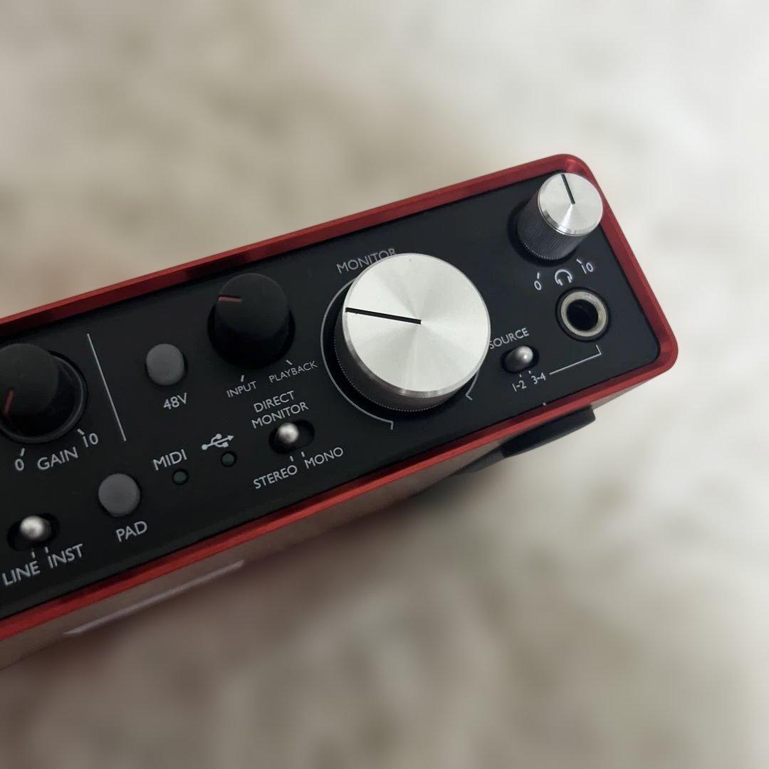 Focusrite Scarlett 2i4 オーディオインターフェイス