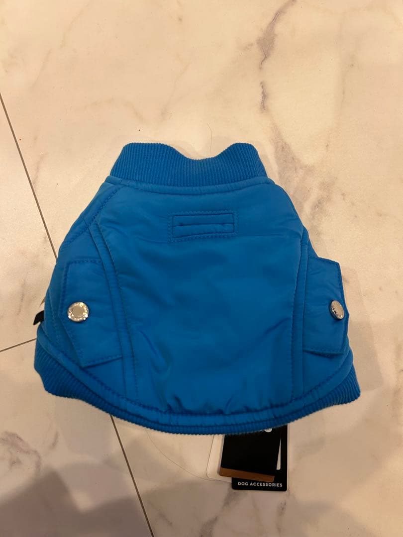 BOSS ダウンジャケット　犬服