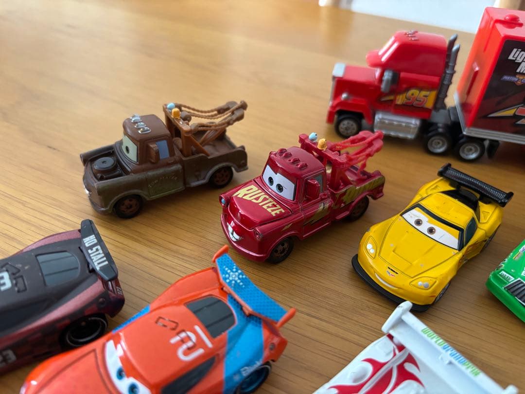 トミカ　カーズ　まとめ売り　17台