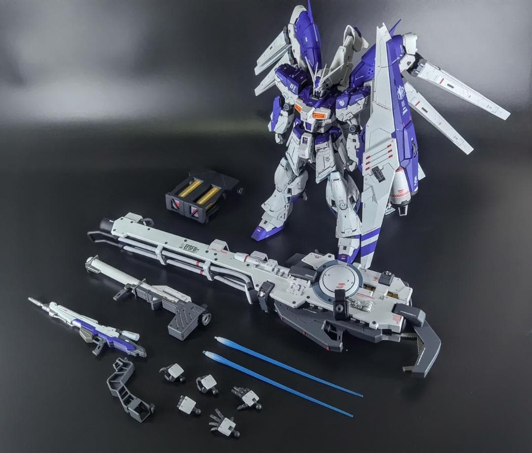 RG hi-νガンダム　全塗装　完成品　ハイパー・メガ・バズーカ・ランチャー