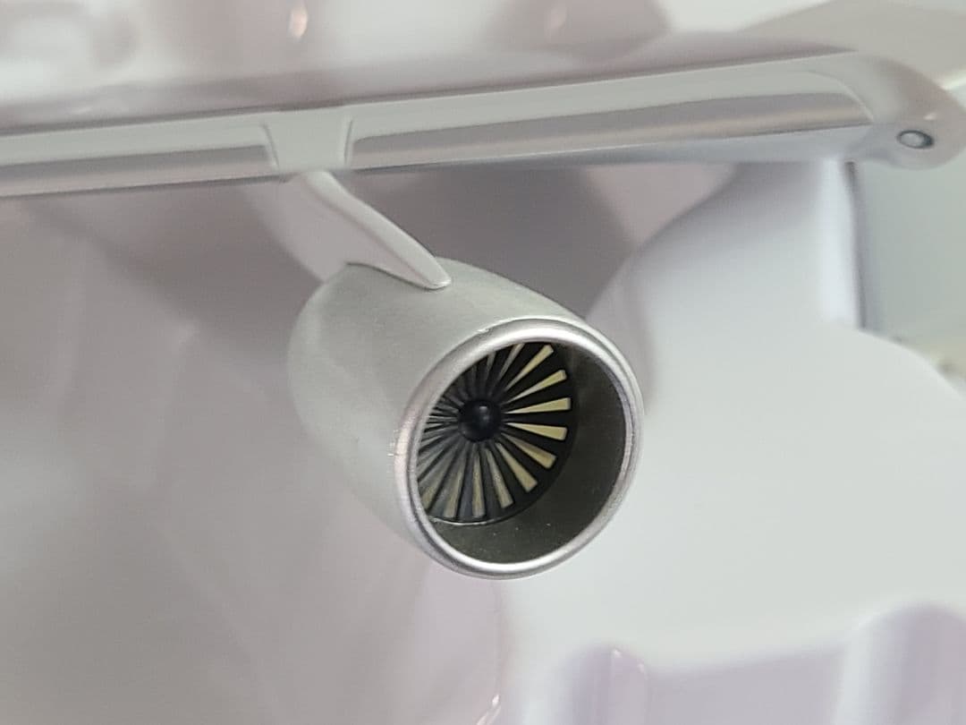 エアバス A330-300 アメリカン航空 (ギア/スタンド付属) 1/200