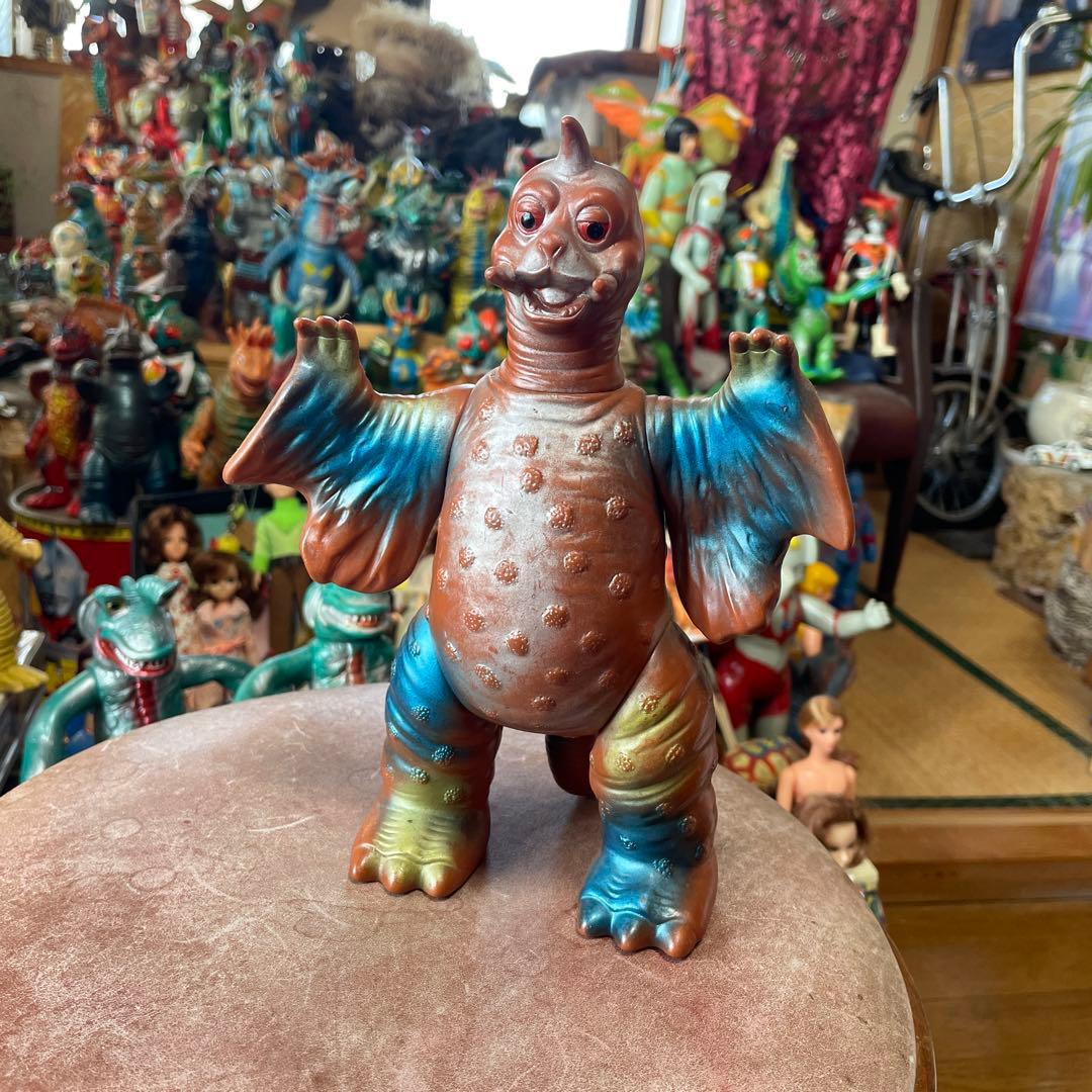 極美品　当時物　ペギラ ブルマーク　(海外輸出カラー)