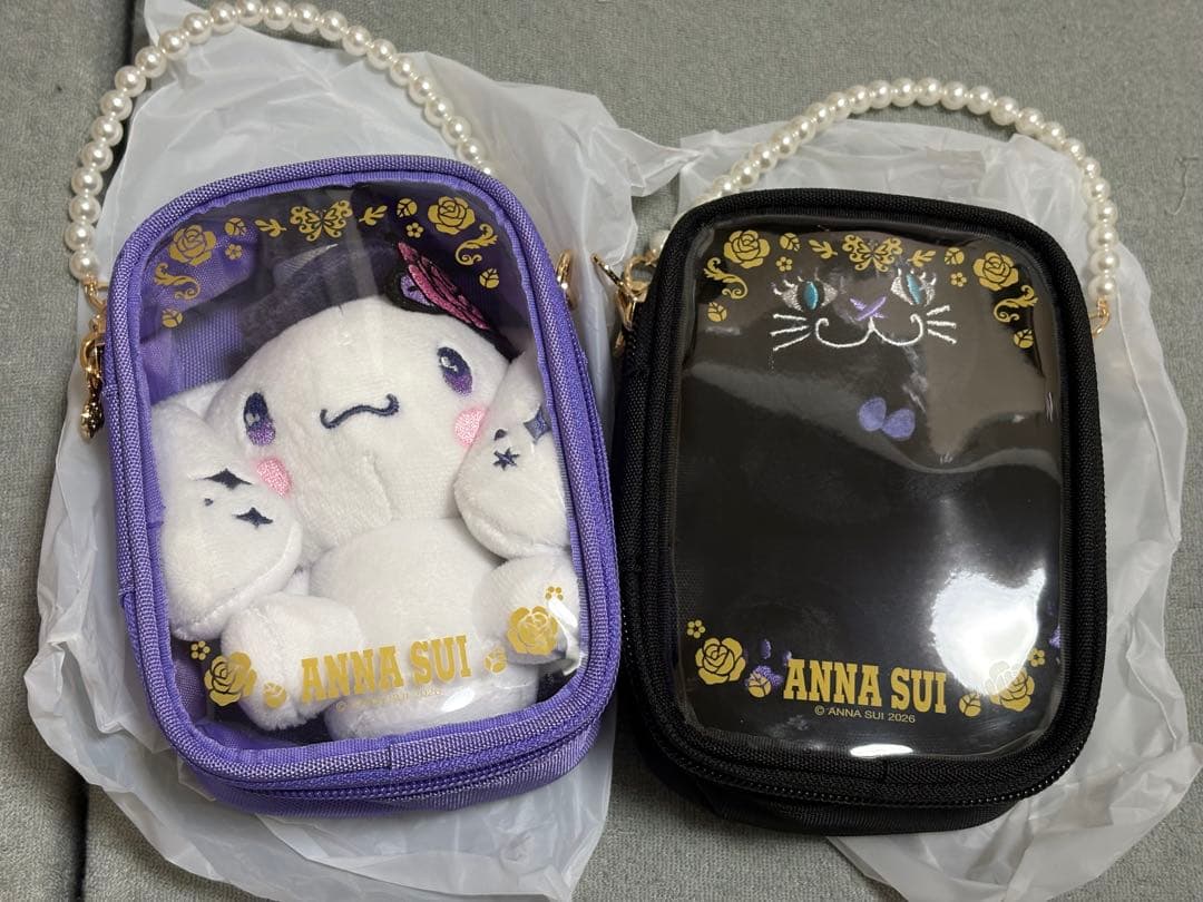 台湾限定　アナスイ　サンリオ　コラボ　シナモロール　黒猫　マスコットとポーチ