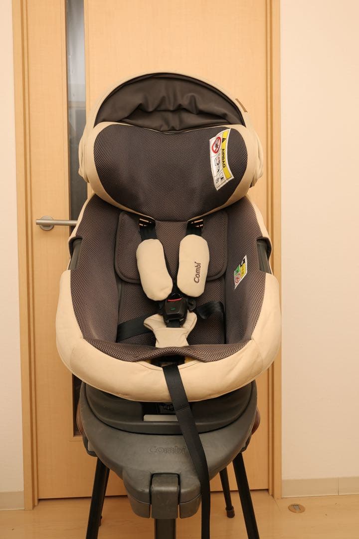 【週末値下げ25,000円より】コンビ　THE S ザエス　チャイルドシート