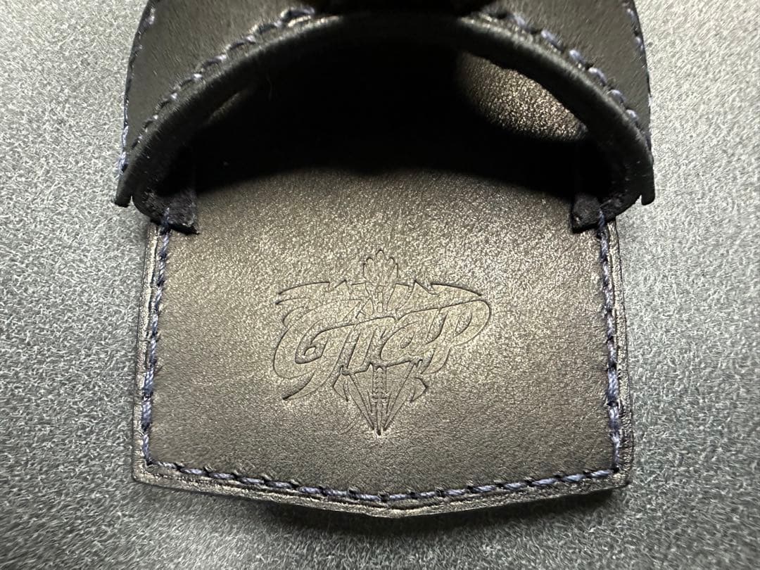 ダーツケースカバー（黒、ステッチ:紺）