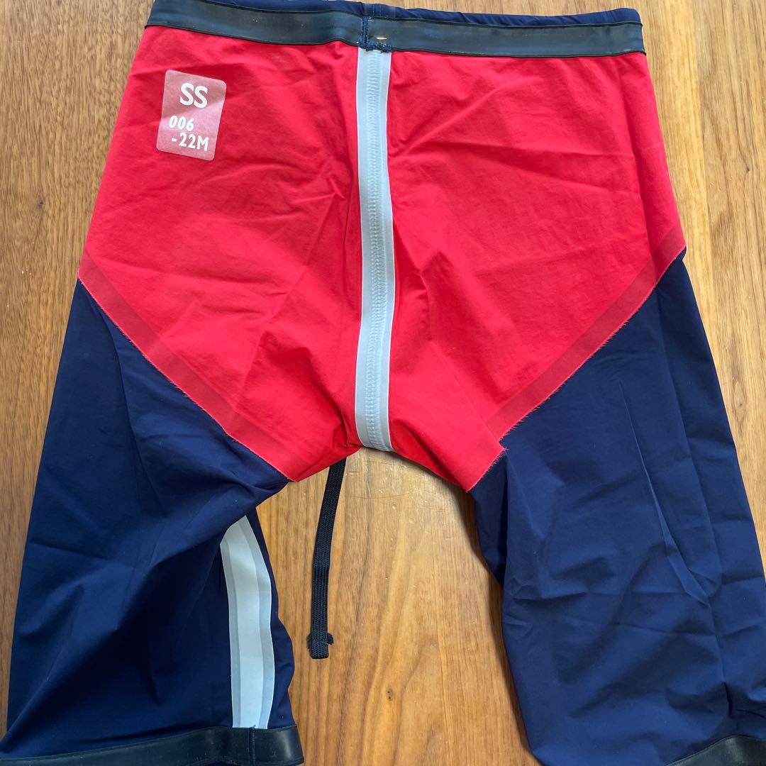 年末限定値下げ！アクアフォースarena 競泳水着 ネイビー FINA認証