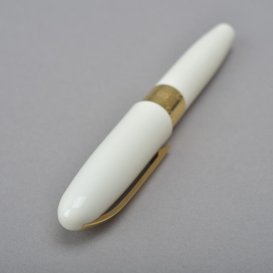 美品 グッチ GUCCI ボールペン GG ホワイト ゴールド キャップ式 文具