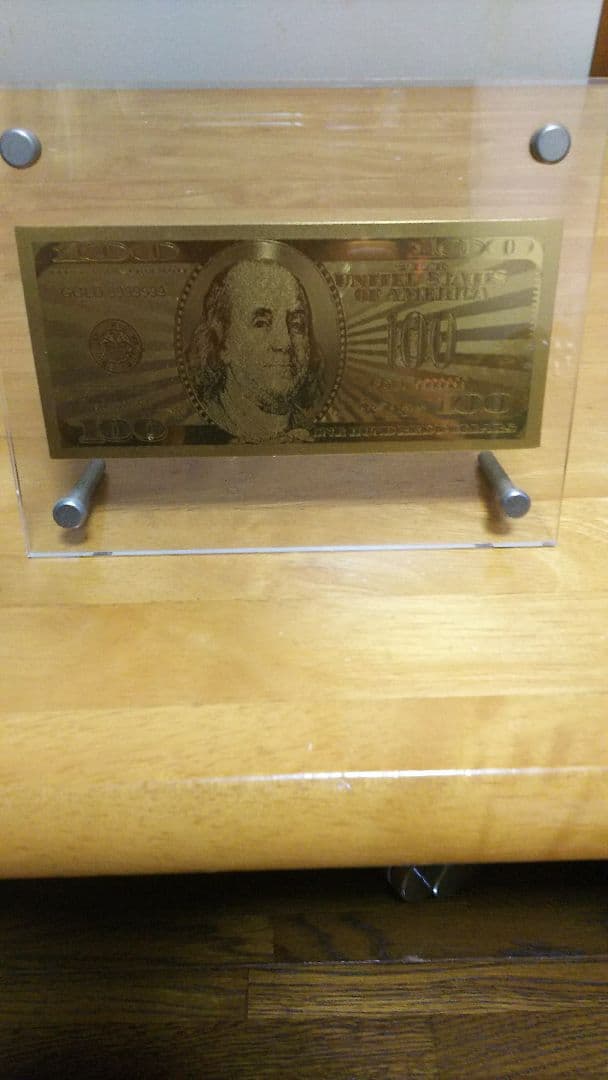 100ドル紙幣の置き物