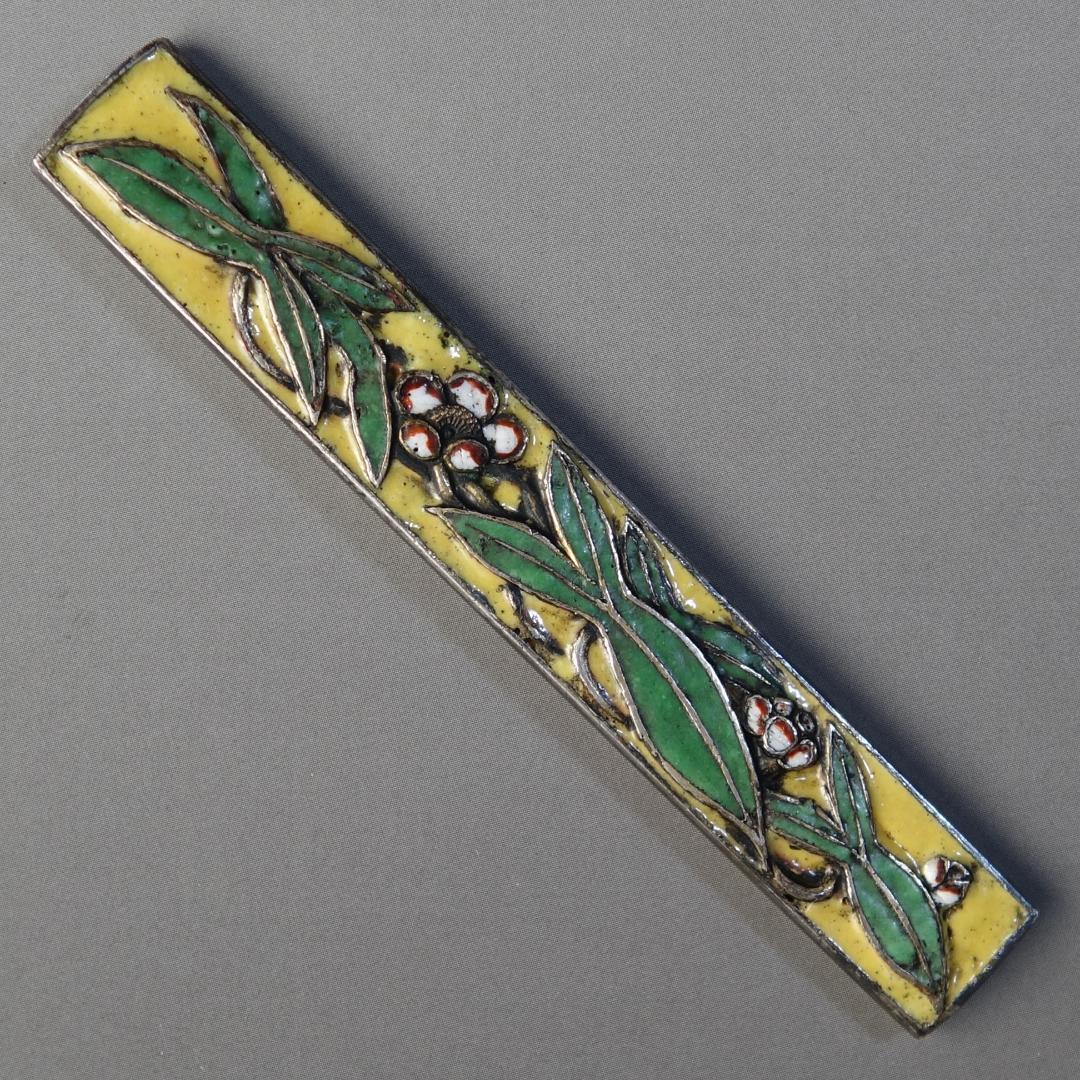 【 銀地 七宝焼 沢潟梅花図小柄】 鍔 鐔 小柄 刀装具 骨董 アンティーク