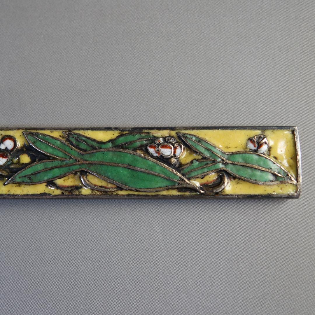 【 銀地 七宝焼 沢潟梅花図小柄】 鍔 鐔 小柄 刀装具 骨董 アンティーク