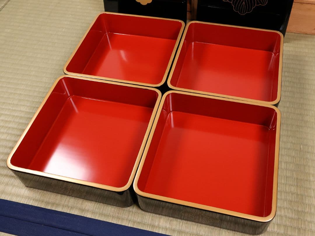 輪島塗 久保田春光堂 蔦家紋 四段重 重台 金蒔絵 黒塗 木製 重箱【MA673