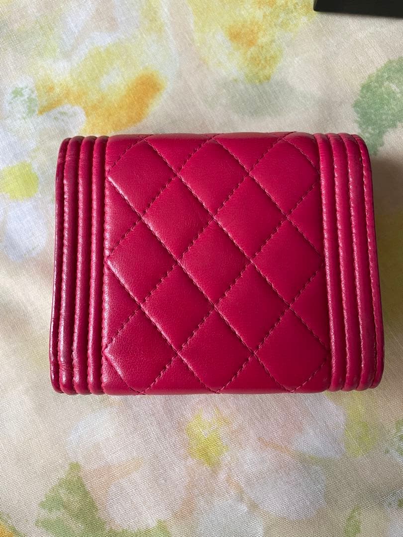 CHANEL ショッキングピンク 三つ折り財布